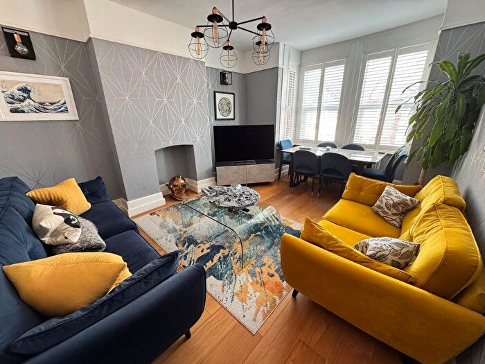 3 Bedroom Flat For Sale In Vaughan Road, Harrow, HA1