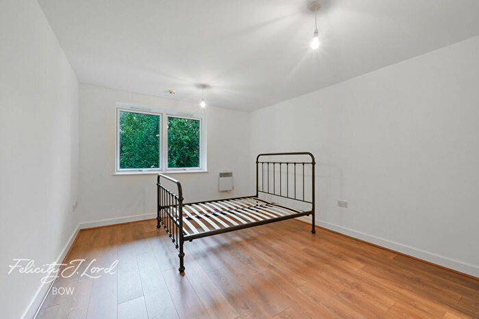 2 Bedroom Flat For Sale In Meath Crescent, London, E2