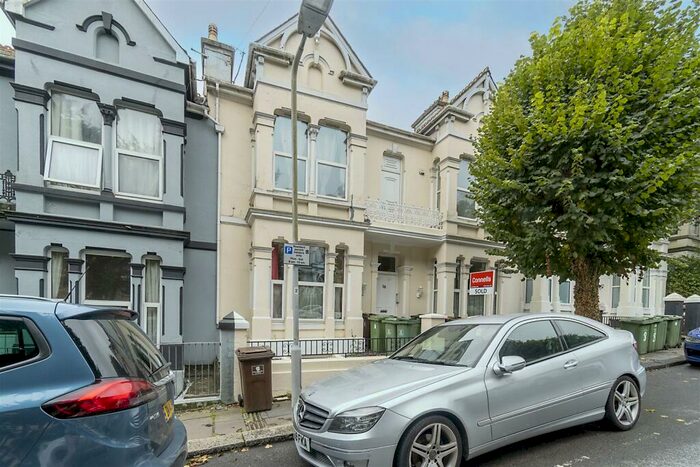 2 Bedroom Flat To Rent In Connaught Avenue, Plymouth, PL4