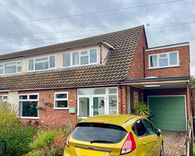 3 Bedroom Semi-Detached House For Sale In Larkfield Close, Rochford, Essex, SS4