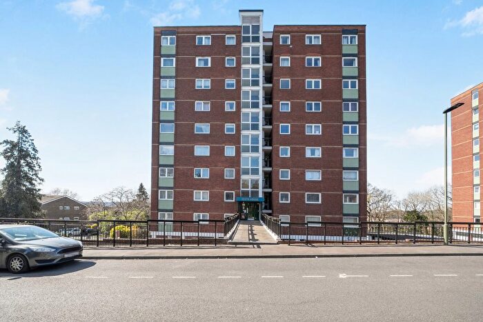 1 Bedroom Flat For Sale In Porchester Mead, Beckenham, BR3