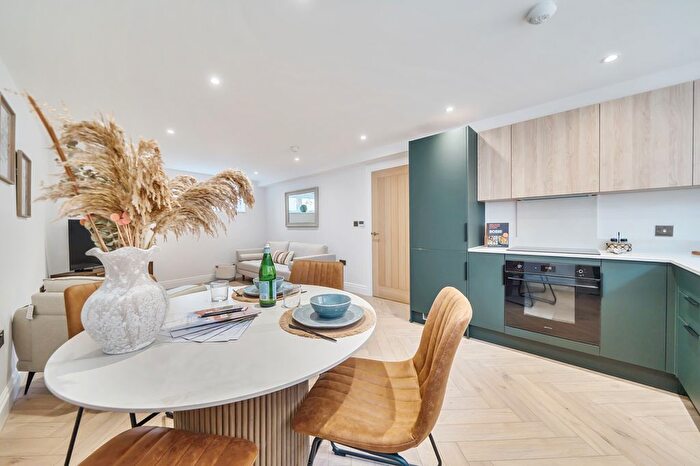 2 Bedroom Flat For Sale In The Courtyard, West Street, Farnham, GU9