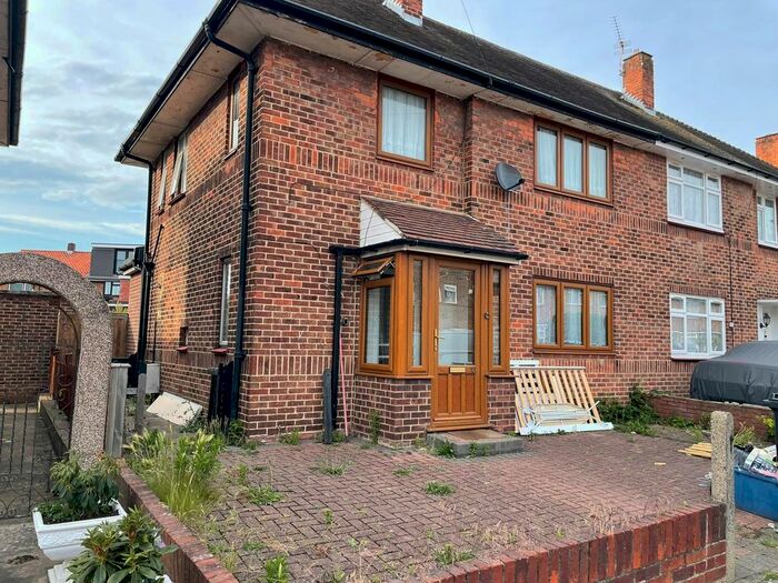 4 Bedroom End Of Terrace House To Rent In Mendip Road, Ilford/Newbury Park, IG2