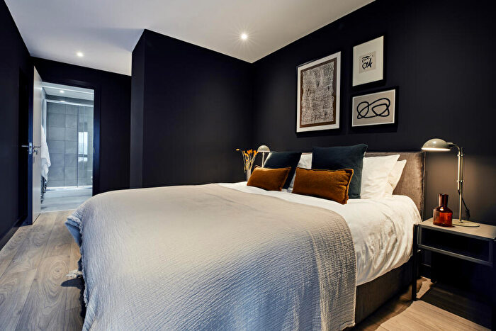 2 Bedroom Flat To Rent In Solasta Riverside, Clyde Place, Glasgow, G5