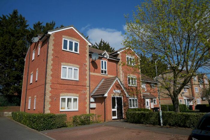 2 Bedroom Flat To Rent In Maplin Park, Langley, Slough, SL3