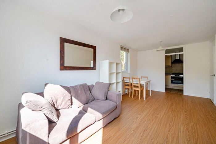 1 Bedroom Flat To Rent In Hanson Close, Balham, London, SW12
