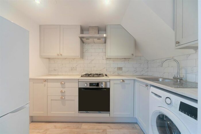 2 Bedroom Flat To Rent In Amity Grove, London, SW20