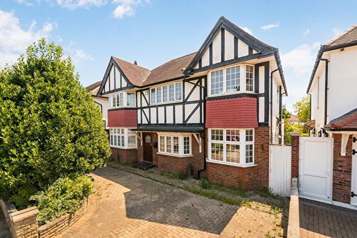 6 Bedroom Property To Rent In Beaufort Road, Ealing, W5