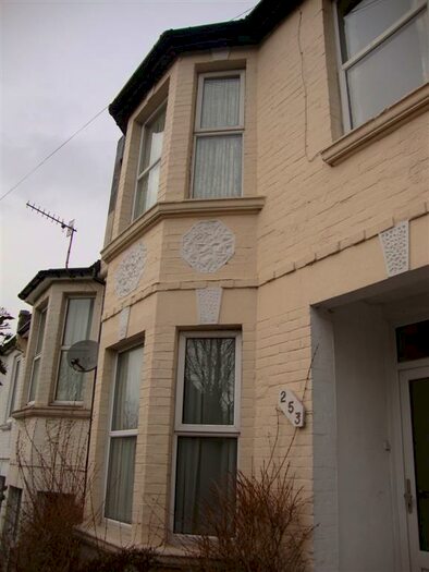 2 Bedroom Flat To Rent In Bear Road, BN2