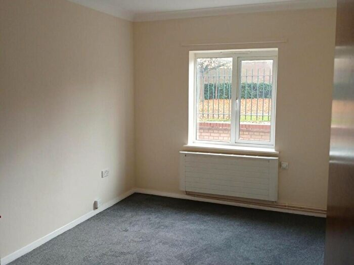 1 Bedroom Flat To Rent In Leeson Road, Towcester, Northamptonshire, NN12