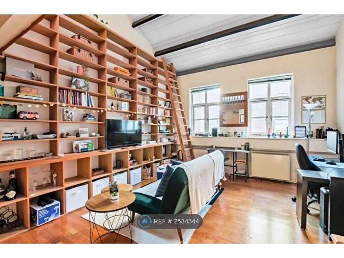 1 Bedroom Flat To Rent In Imperial Hall, London, EC1V