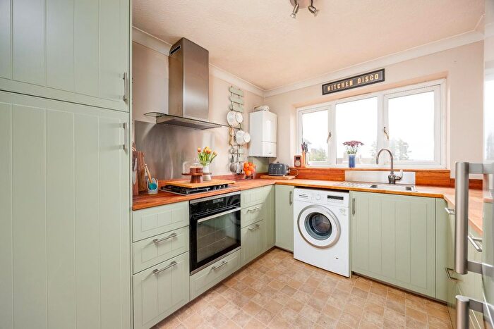 2 Bedroom Flat For Sale In Eridge Road, Crowborough, TN6