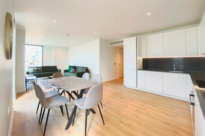 3 Bedroom Apartment To Rent In The Stile, Meadowside, M4