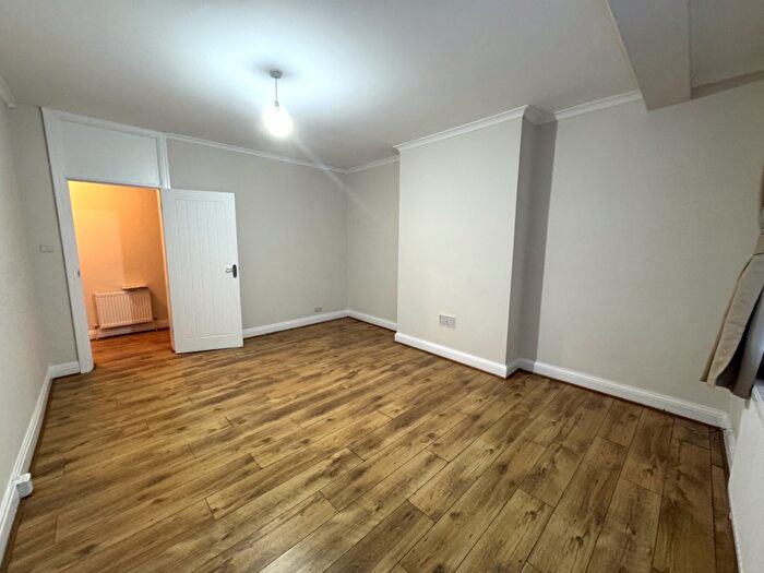 2 Bedroom Flat To Rent In Watford Way, London, NW7