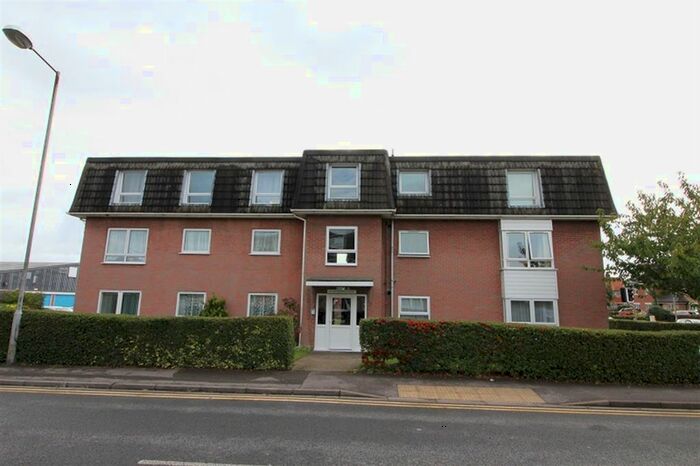 1 Bedroom Flat To Rent In Fairmile Road, Christchurch, BH23