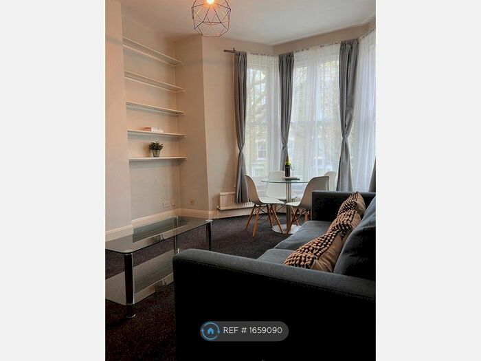 1 Bedroom Flat To Rent In Hammersmith Grove, London, W6