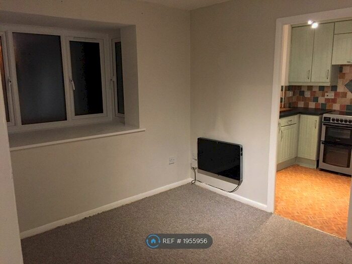 1 Bedroom Flat To Rent In Chestnut Road, Vange, Basildon, SS16