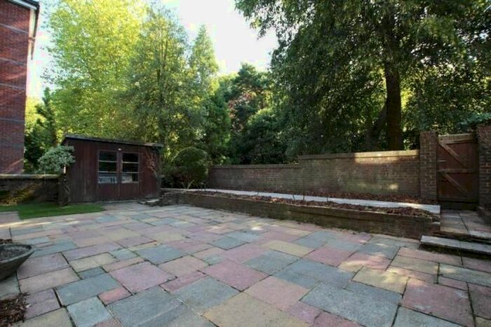 2 Bedroom Flat To Rent In Newton Court, Haywards Heath RH16