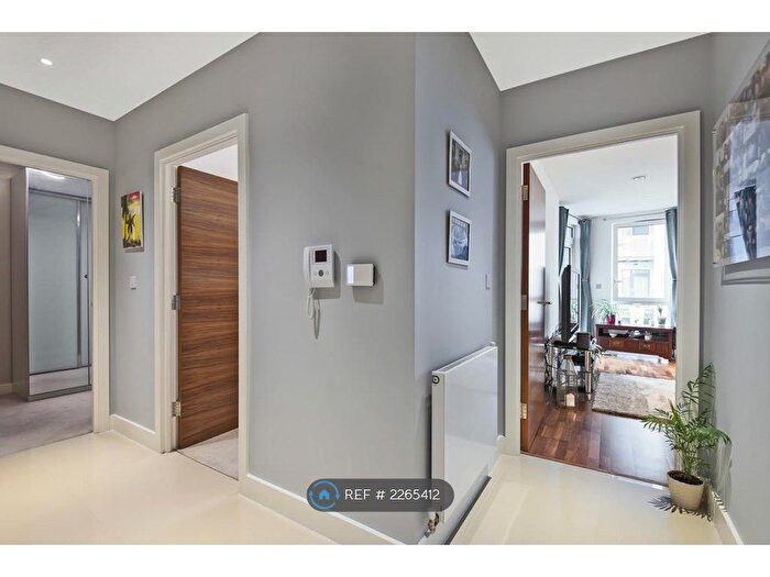 2 Bedroom Flat To Rent In Bellville House, London, SE10