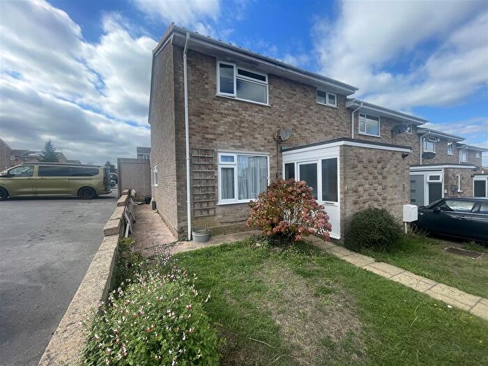 3 Bedroom End Of Terrace House For Sale In Henley View, Crewkerne - No Onward Chain, TA18