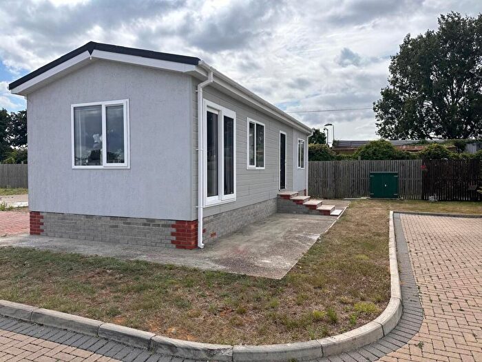 2 Bedroom Park Home For Sale In Mildenhall, Bury St Edmunds, IP28