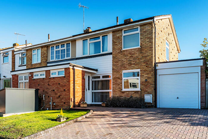 3 Bedroom End Of Terrace House For Sale In Boulthurst Way, Oxted, Surrey, RH8