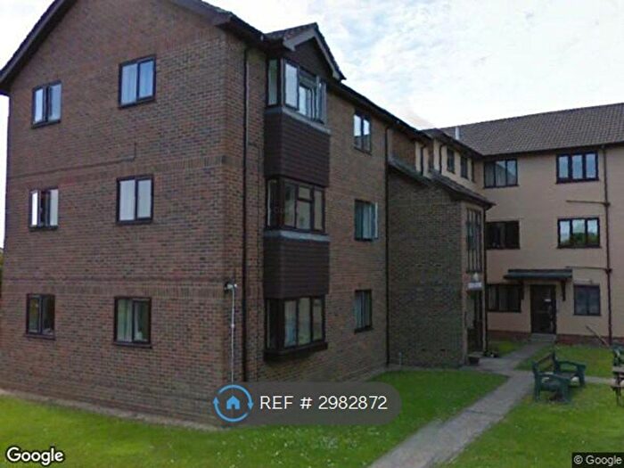 2 Bedroom Flat To Rent In Cherry Tree Court, Eastleigh, SO50