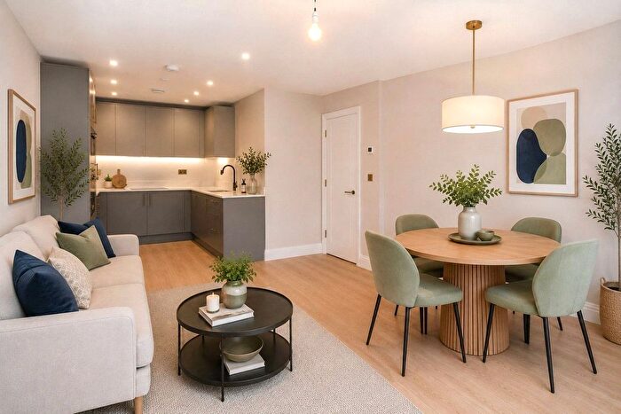 3 Bedroom Flat For Sale In Oaklands Park, Littleworth Road, Esher, KT10