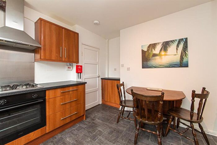 3 Bedroom Flat To Rent In Shield Street, Shieldfield, Newcastle Upon Tyne, NE2