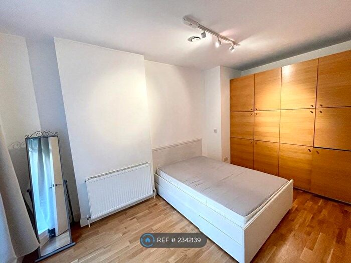 1 Bedroom Flat To Rent In Old Kent Road, London, SE1