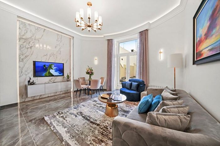 2 Bedroom Flat To Rent In Gloucester Place, London, W1U