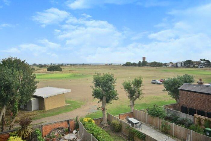 3 Bedroom Property To Rent In St. Andrews Road, New Romney, TN28