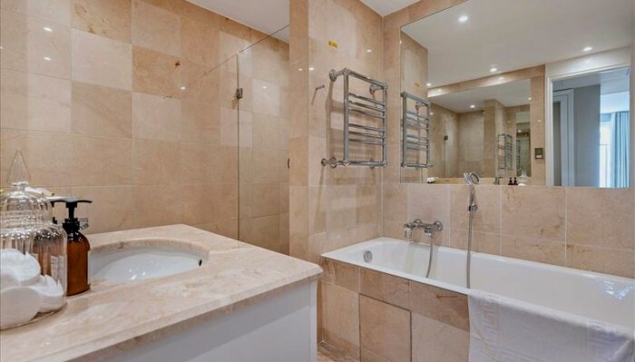 1 Bedroom Flat To Rent In Circus Apartments, West Ferry Circus, E14