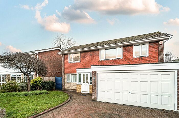 4 Bedroom Detached House For Sale In Walton On Thames, Surrey, KT12