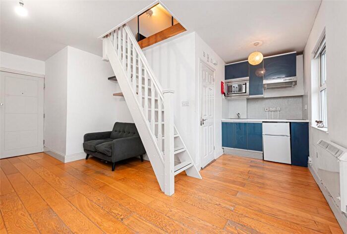 1 Bedroom Apartment To Rent In Dollis Road, Finchley Central, London, N3