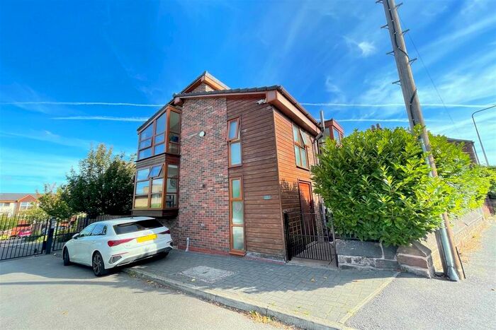 4 Bedroom Detached House To Rent In The Rock Court, Frodsham, WA6