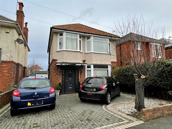 4 Bedroom Detached House To Rent In Beswick Avenue, Bournemouth, BH10
