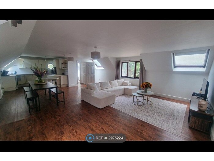 1 Bedroom Flat To Rent In Brook Road, Swindon, SN3