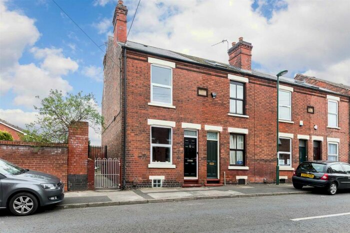 2 Bedroom End Of Terrace House To Rent In Cycle Road, Lenton, Nottingham, NG7