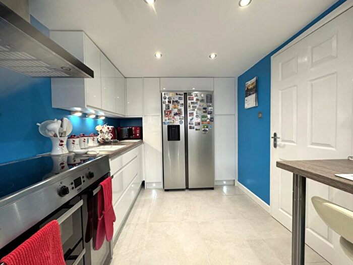 3 Bedroom Detached House For Sale In Field Rise, Burton-on-Trent, DE13