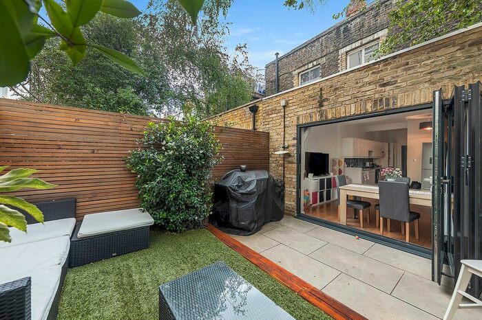 2 Bedroom Flat To Rent In Musard Road, Hammersmith, London, W6