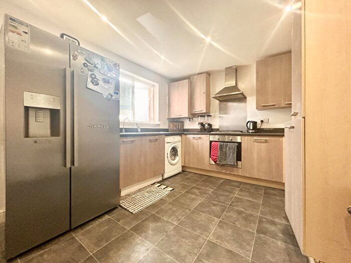 3 Bedroom House To Rent In Rainbow Road, Erith, DA8