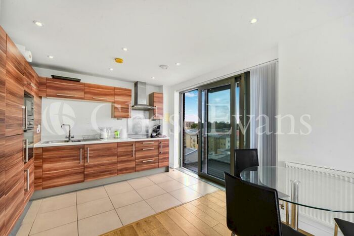 2 Bedroom Apartment To Rent In Bootmakers Court, The Watermark, Stepney Green, E1