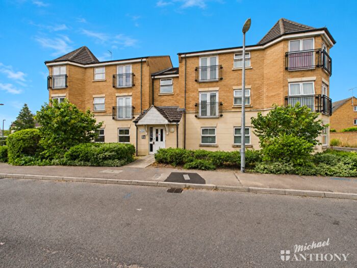 2 Bedroom Flat For Sale In Reeve Close, Leighton Buzzard, LU7