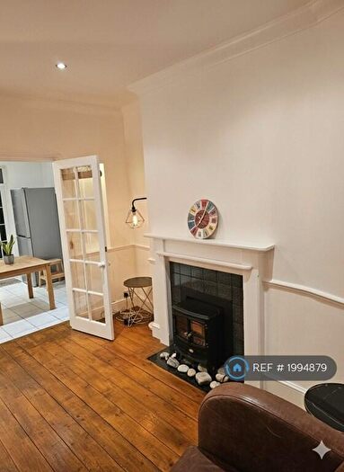 2 Bedroom Semi Detached House To Rent In Hilton Villas, London, SE26