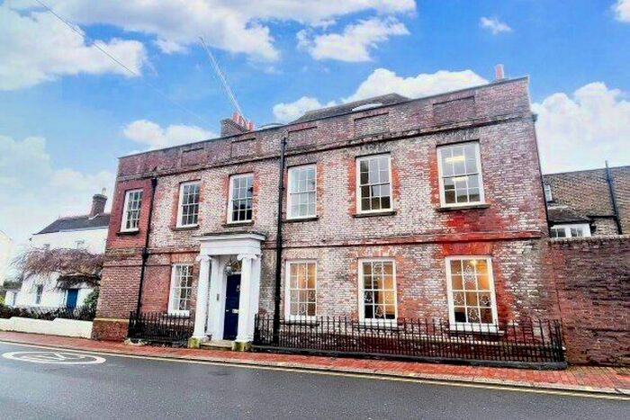 2 Bedroom Flat To Rent In High Street, Lewes, BN7