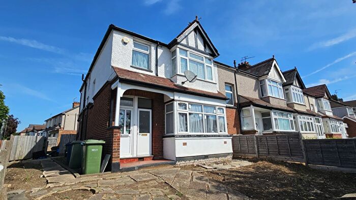 2 Bedroom Maisonette To Rent In Headstone Gardens, Harrow, HA2