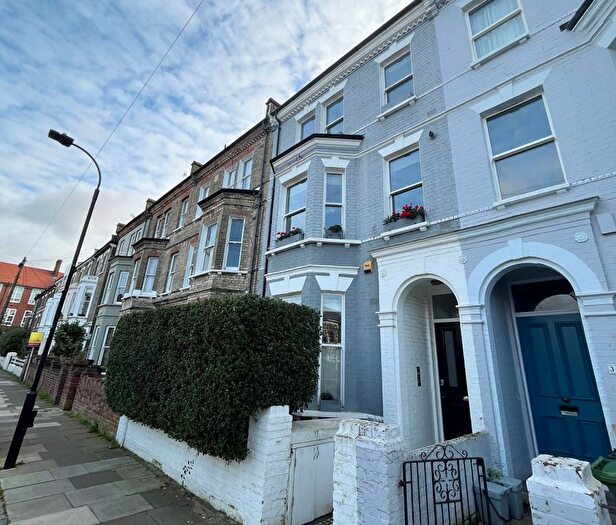 2 Bedroom Flat To Rent In Thornfield Road, London, W12