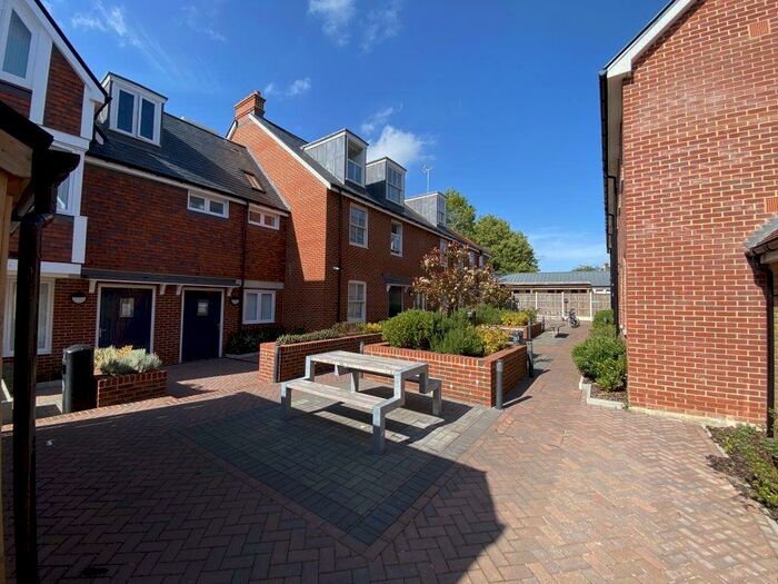 Studio To Rent In Queningate Mews Ref -, CT1