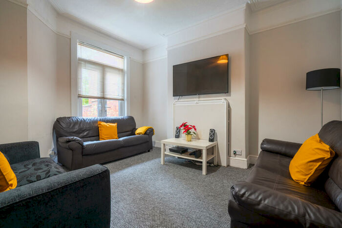6 Bedroom Terraced House To Rent In West Parade - Student House - /, LN1